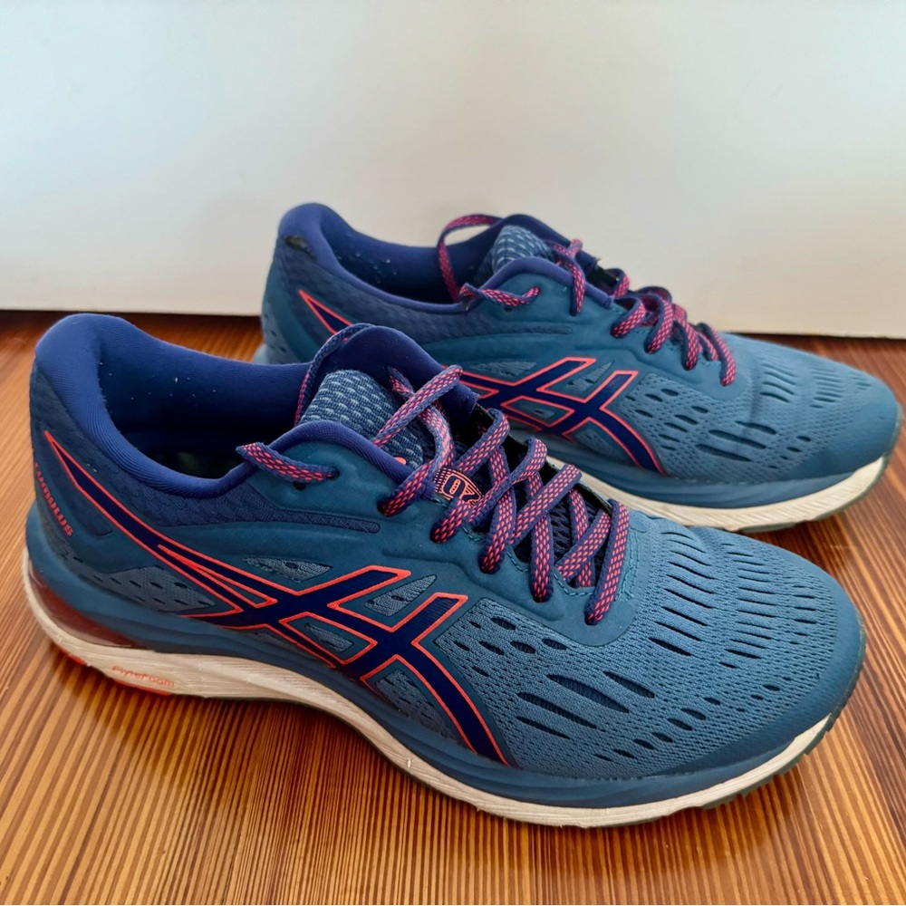 ASICS women’s running tennis shoes size 7.5